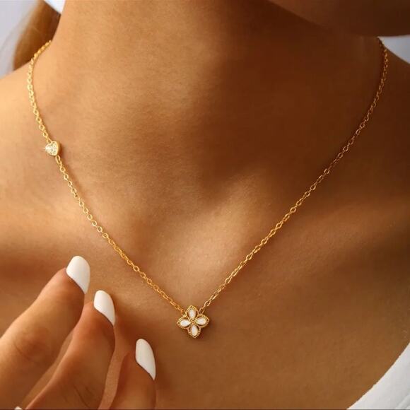 Jewelry - 18K Gold Plated Clover Leaf Necklace